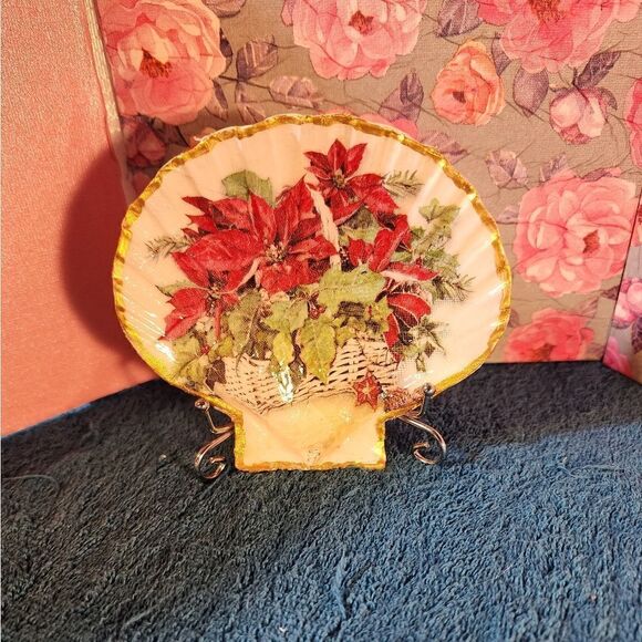 Decoupage Scalloped shells   - Picture 1 of 1